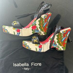 Isabella Fiore Colorful Floral Wedges - Black and Cream